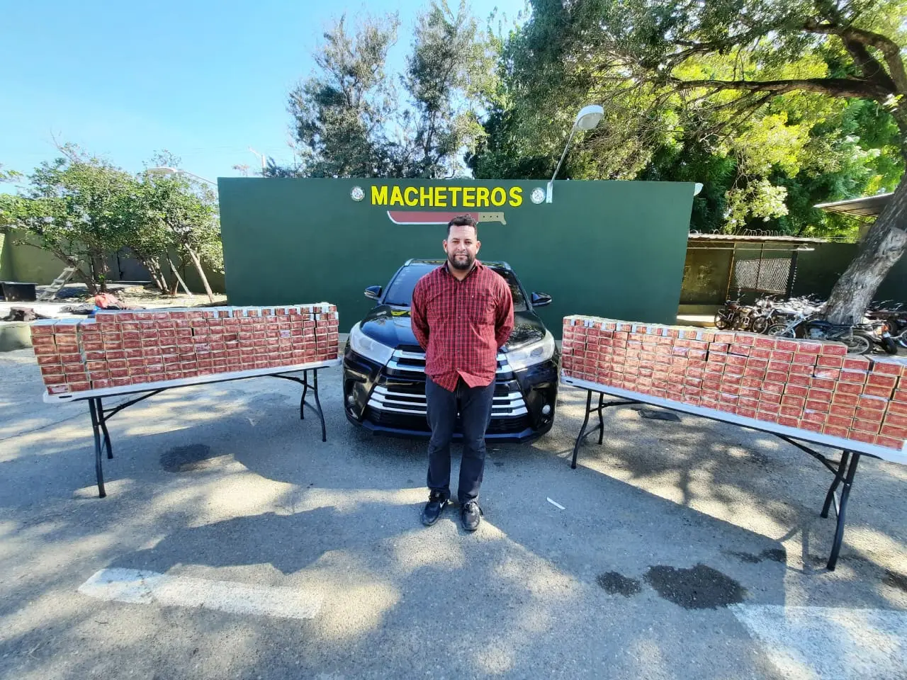 Ejército arresta hombre y ocupa cigarrillos ilegales dentro de vehículo en Mao