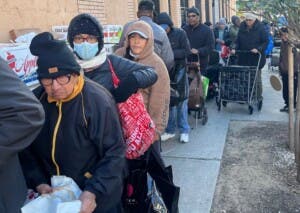 Inflación y Navidad en EE. UU.: La dura realidad de latinos en bancos de comida