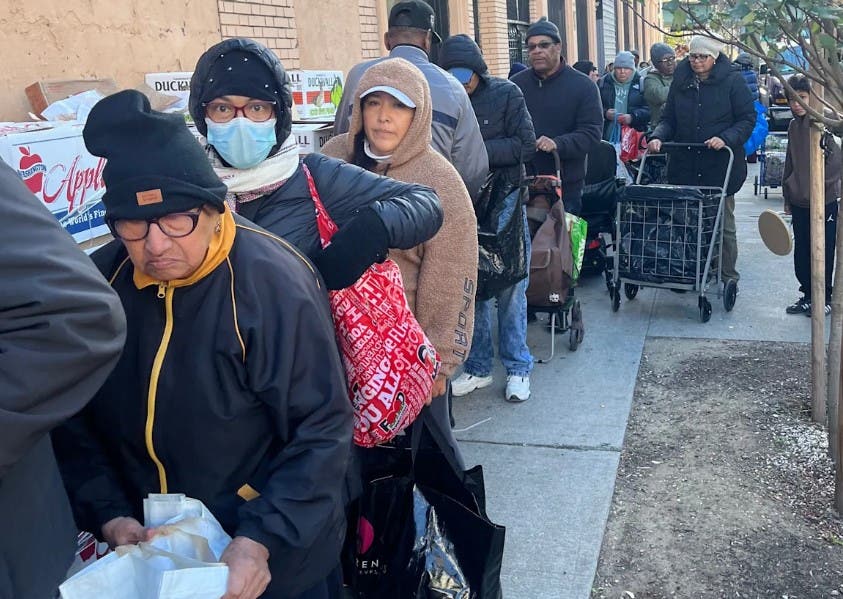 Inflación y Navidad en EE. UU.: La dura realidad de latinos en bancos de comida