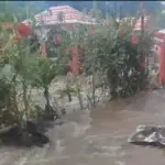 Explosión de tubería deja viviendas inundadas y familias en la calle en Sabana Iglesia