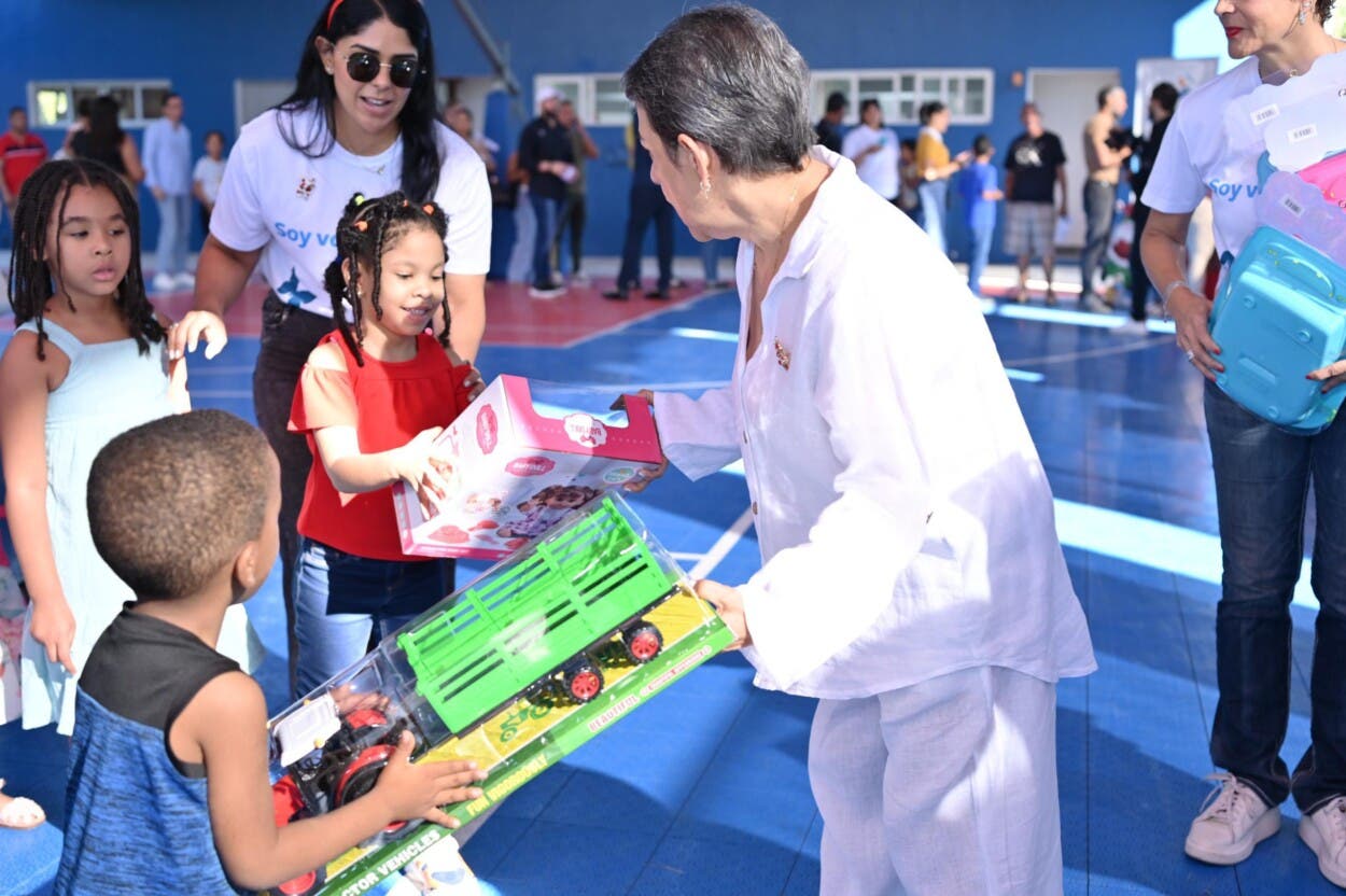 Voluntariado Banreservas celebra la Navidad con jornada de entrega de juguetes