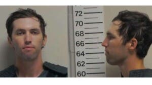 Acusado de asesinar a Charlie Kirk se presenta en persona por primera vez en corte de EEUU