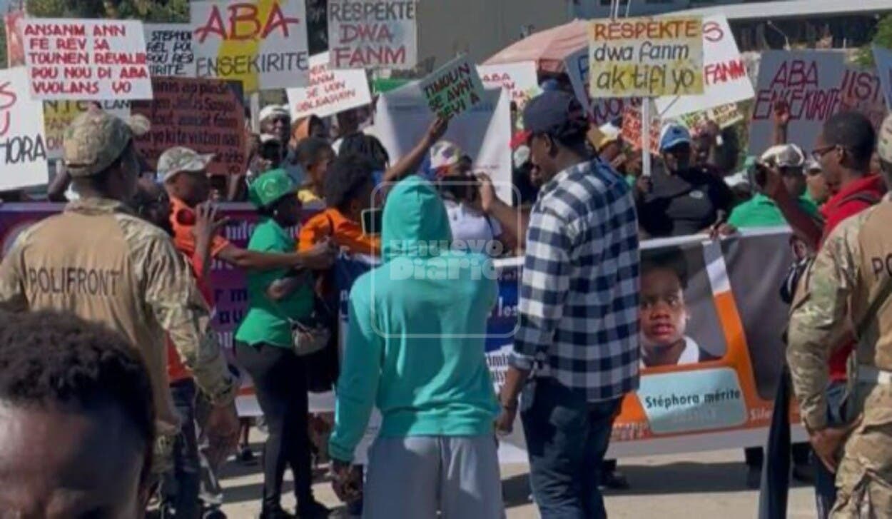 Haitianos protestan frontera; piden justicia por Anne-Mircie