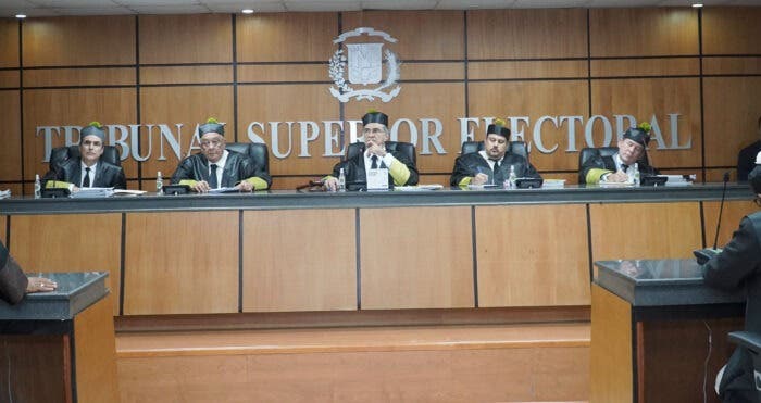 TSE aplaza dos demandas contra el Partido Humanista