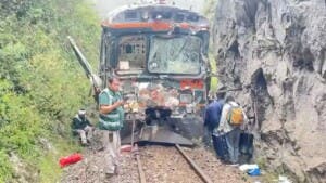Un fallecido y al menos 30 heridos deja el choque frontal de trenes en vía a Machu Picchu