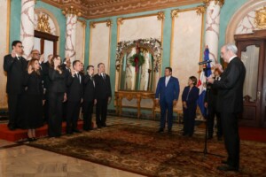 Abinader juramenta jueces del Tribunal Superior Electoral tras ratificación