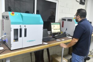 JCE inicia calibración de nuevas máquinas láser para modernizar el proceso de renovación de la cédula