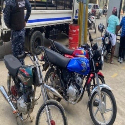 Arrestan a raso del Ejército y un civil por robo de motocicletas en Santo Domingo Oeste