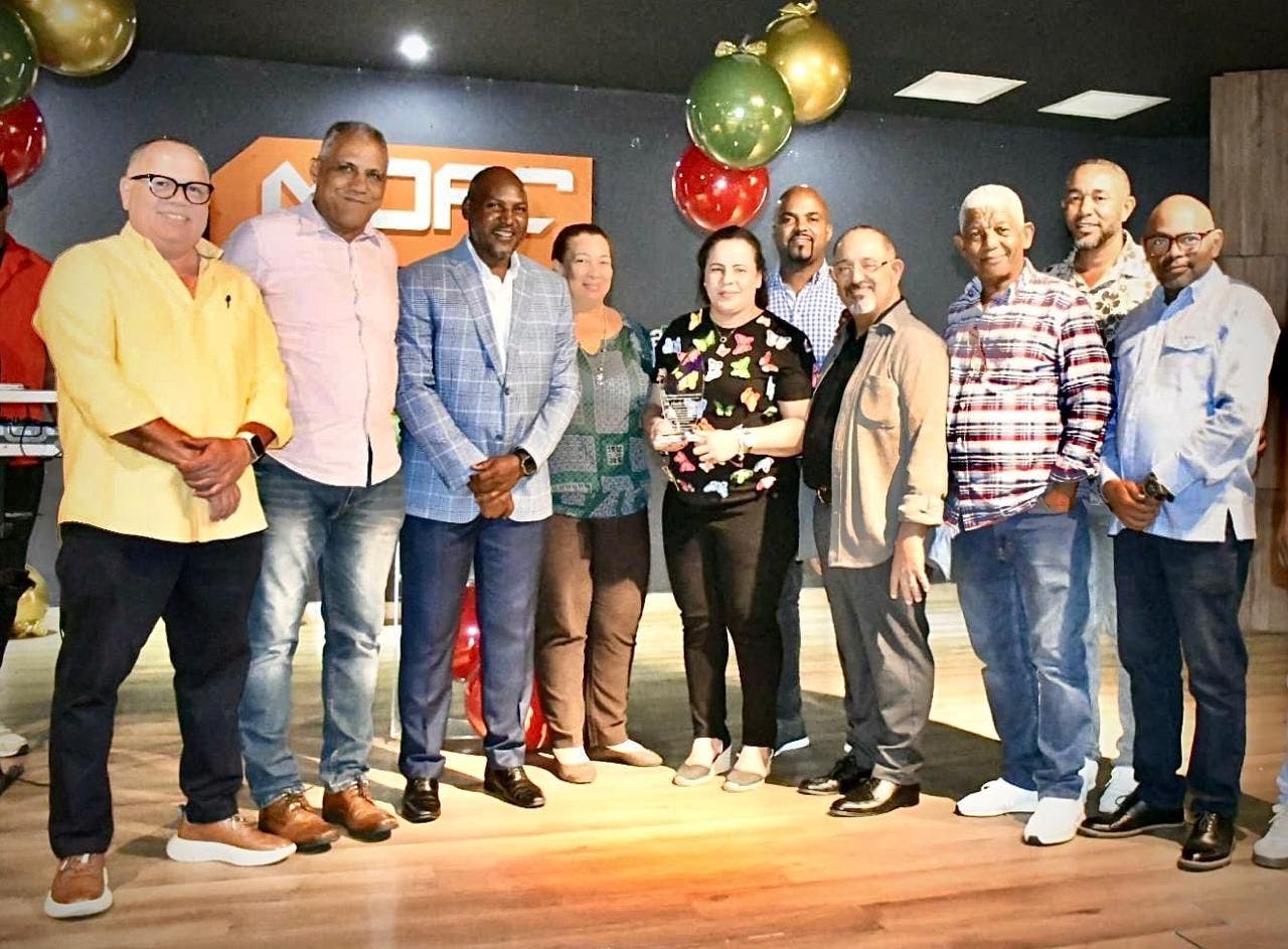 CRGTV reconoce a periodista Claudia Rodríguez