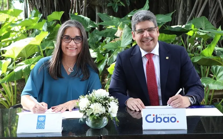 PNUD y Asociación Cibao firman acuerdo para impulsar inclusión financiera