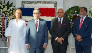 Realizan ofrenda con motivo del Mes de la Patria