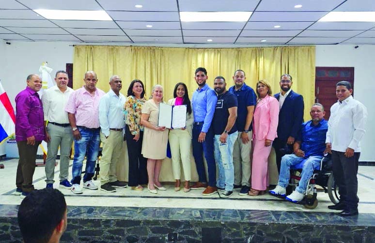 Alcaldía de Salcedo reconoce grupo de 8 jóvenes en Día Nacional de la Juventud