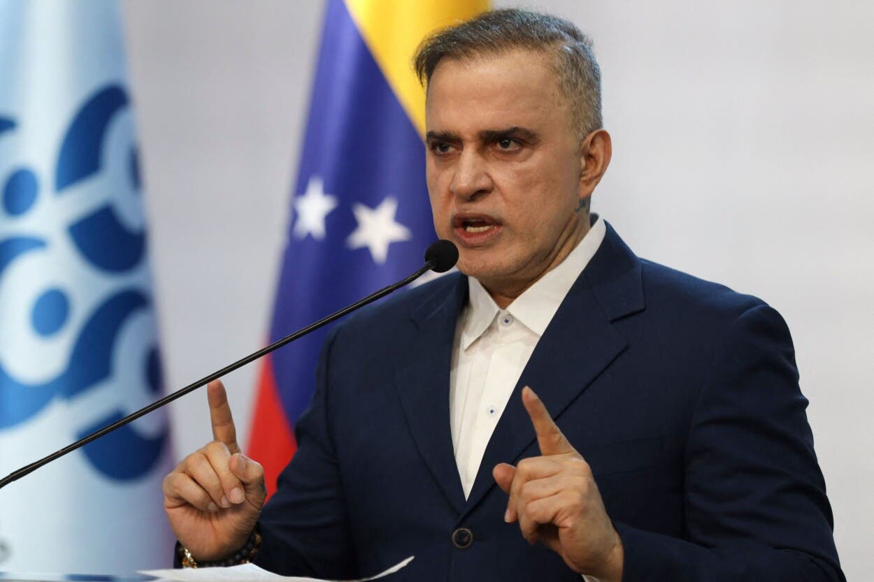 El fiscal general venezolano dice que liberación de presos políticos es una muestra de paz