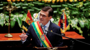 Rodrigo Paz enfrenta protestas tras eliminar subsidio a combustibles