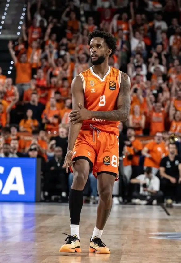 Jean Montero honra a doña Gloria con memorable actuación