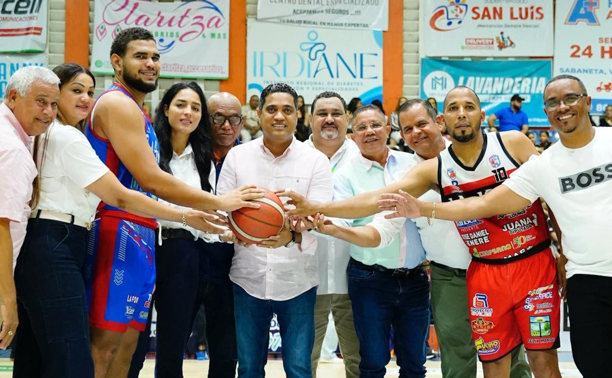 Kelvin Cruz anuncia reparación multiuso Santiago Rodríguez