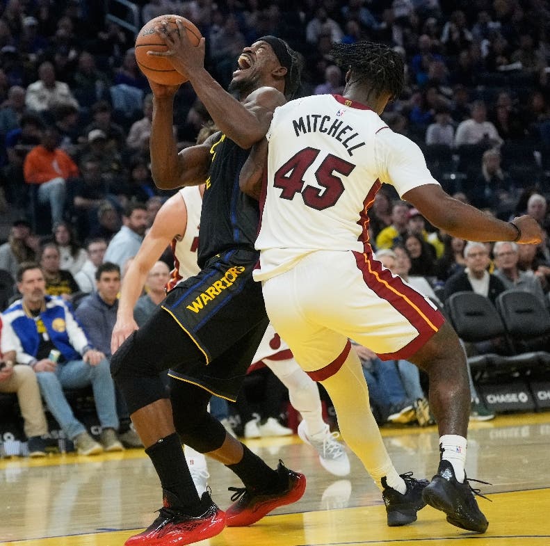 Jimmy Butler sufre lesión en rodilla durante victoria de Warriors sobre Miami Heat