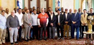 Luis Abinader confiado en los Leones del Escogido