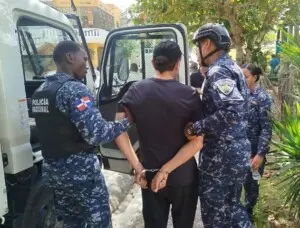 El desalojo en El Seibo: sacerdote detenido y denuncias de abuso de poder