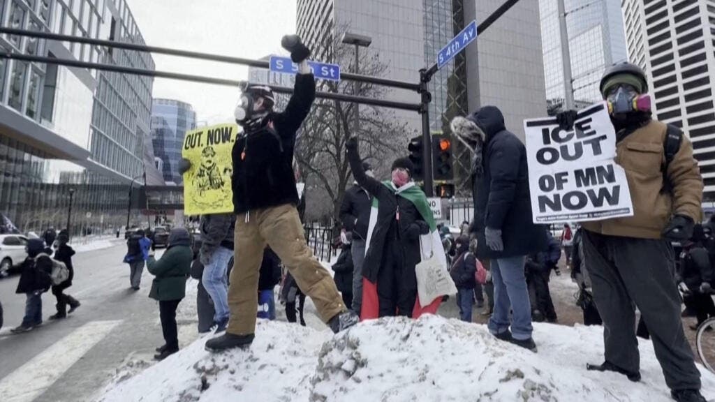 Tragedia en Minneapolis: Protestas crecen bajo la tormenta de nieve
