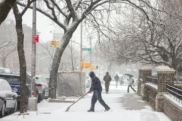 Sanciones económicas en NYC para propietarios que no remuevan nieve de sus aceras