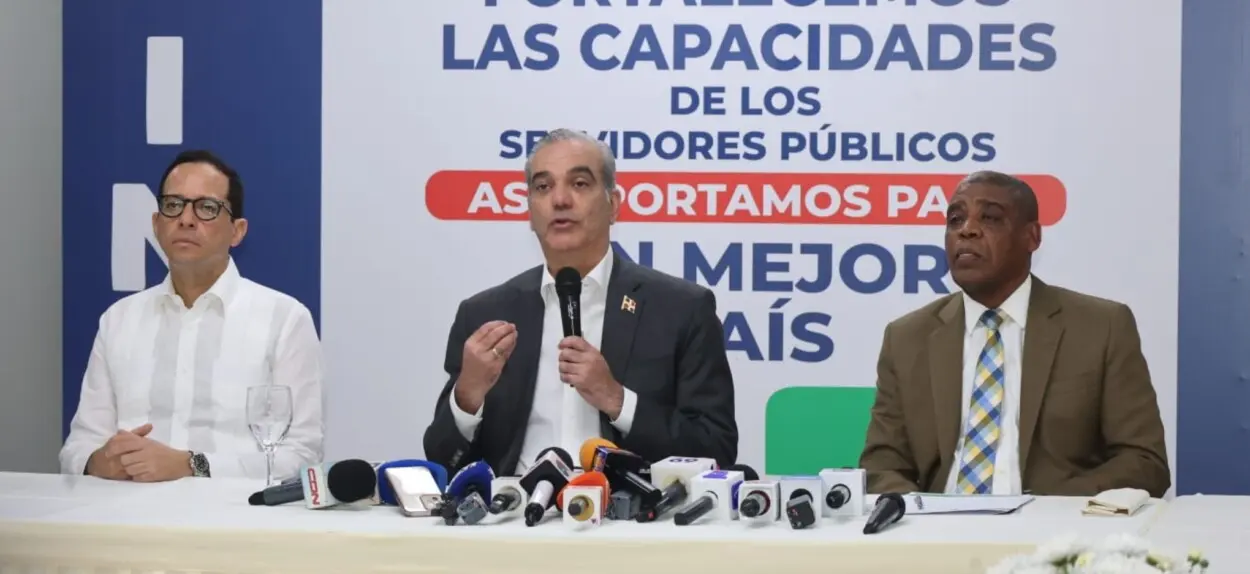 Abinader anunció el fortalecimiento de la capacitación de servidores públicos a través del INAP