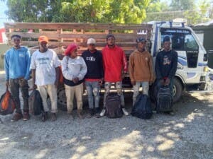 Detienen en Navarrete a siete haitianos en traslado ilegal a Santiago