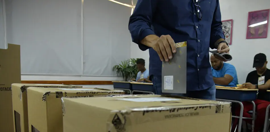 Represión, fraude e invasión: la sombra sobre la transición democrática