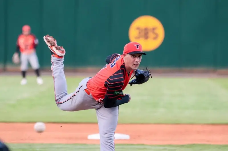 El cubano Aaron Sánchez es proclamado como el lanzador del año en el béisbol dominicano