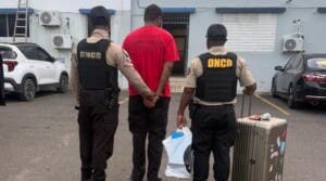 Detenido en Puerto Plata con siete paquetes de marihuana en su maleta