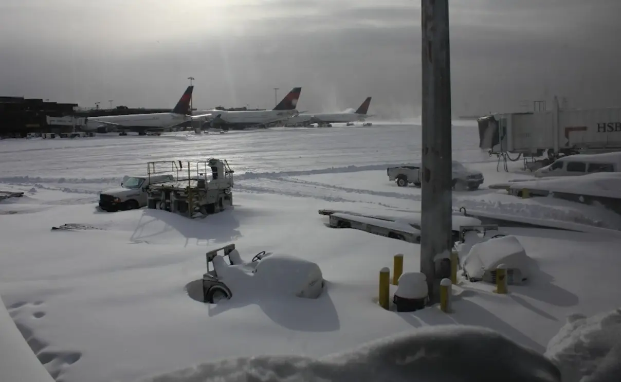 Vuelos a EE. UU. comienzan a normalizarse tras tormenta de nieve