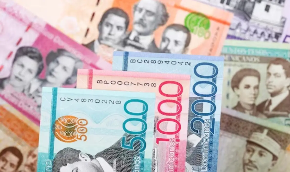 Récord histórico: el peso dominicano cierra 2025 con caída del 3.39%