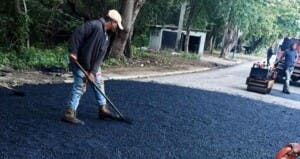 Puerto Plata: la Alcaldía continua el asfaltado en sectores claves