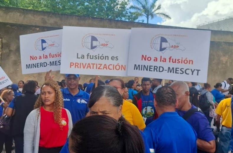 El PLD y docentes dicen ‘no’ a la fusión de los ministerios educativos