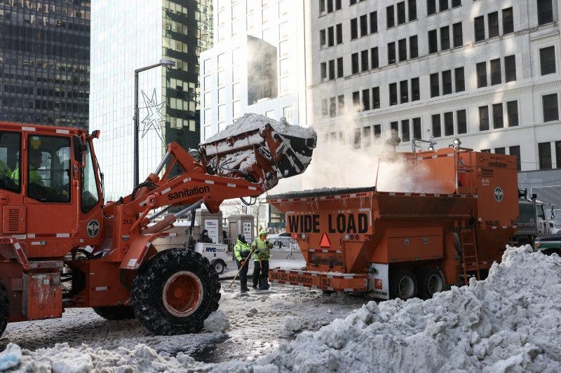El número de muertes en Nueva York por la primera tormenta invernal del año pasó de diez a trece