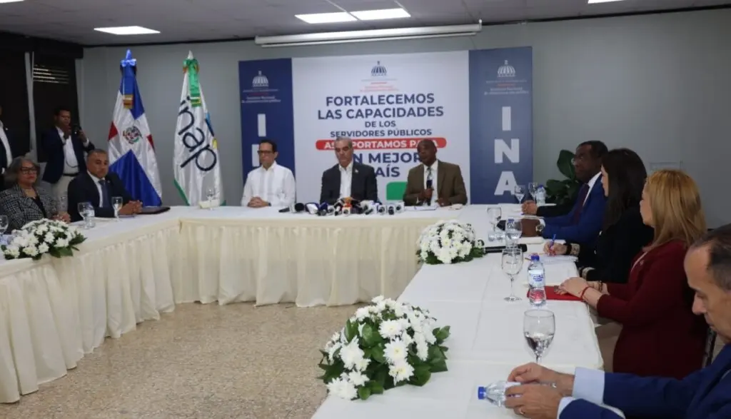 El presidente Luis Abinader durante el anuncio sobre la capacitación de los servidores públicos y donde también dijo que el Gobierno fortalecerá las plataformas virtuales de las instituciones públicas./Foto Arlenis Castillo