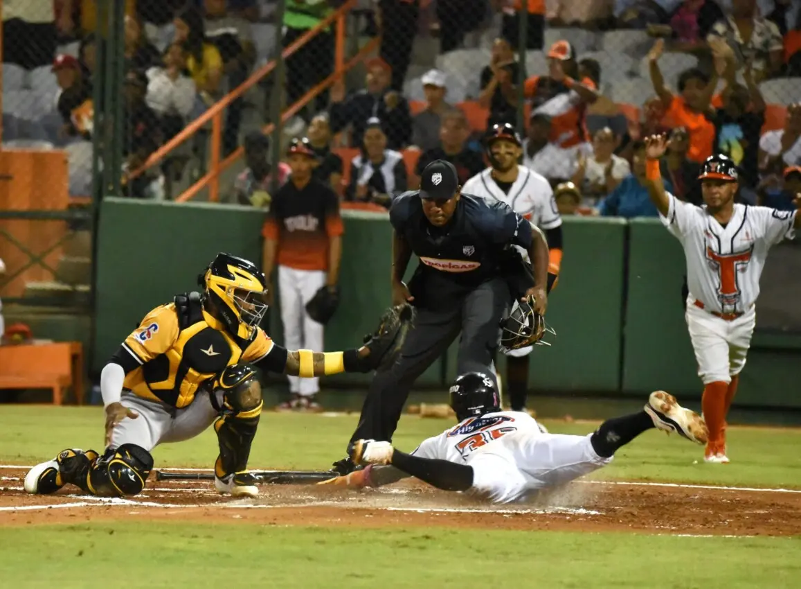 Toros con ventaja de juego y medio sobre Águilas tras anulación de partido por Lidom