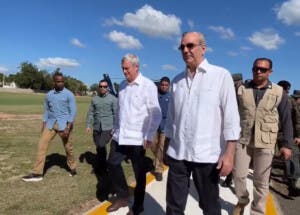 Luis Abinader recorre la frontera en Dajabón junto al presidente electo de Chile