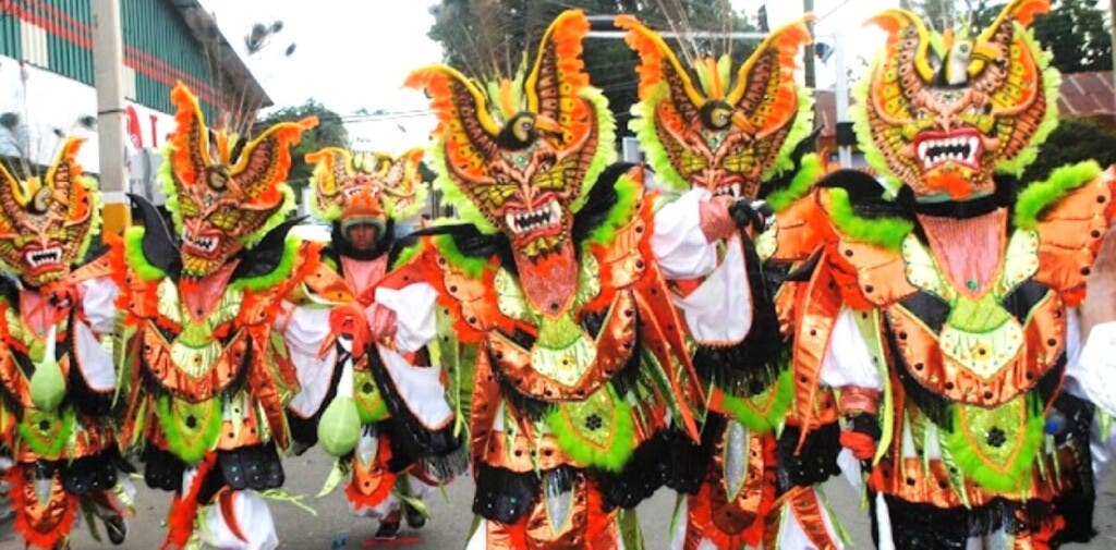 Bonao se llena de alegría: ¡Así comenzó el Carnaval 2026!