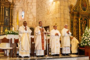 El arzobispo Morel Diplán clama por justicia en la Misa Roja