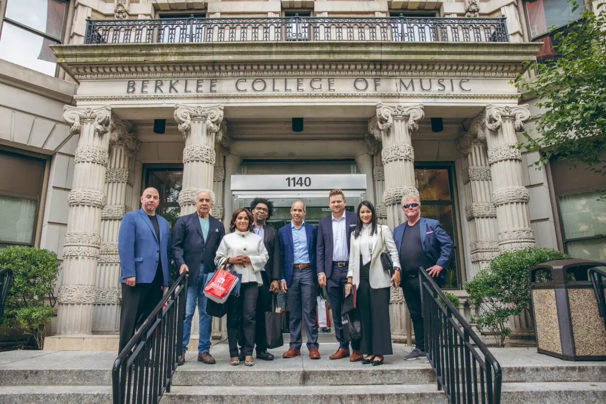 Berklee llega a Santo Domingo con apoyo de AES Dominicana y EGE ITABO