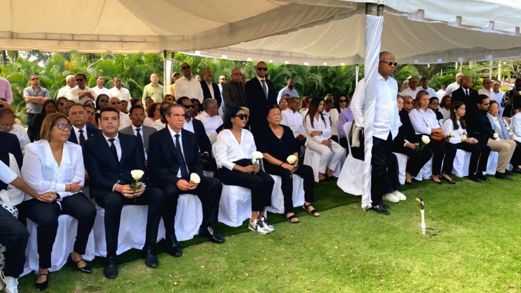 En el acto de sepelio de Rivas participaron los miembros del Comité Político, Francisco Javier García, Robert De la Cruz, Diego Aquino, Margarita Pimentel y Lidio Cadet. / PLD.