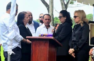 PLD, familia y amigos rinden tributo a Manuel Rivas en su sepelio