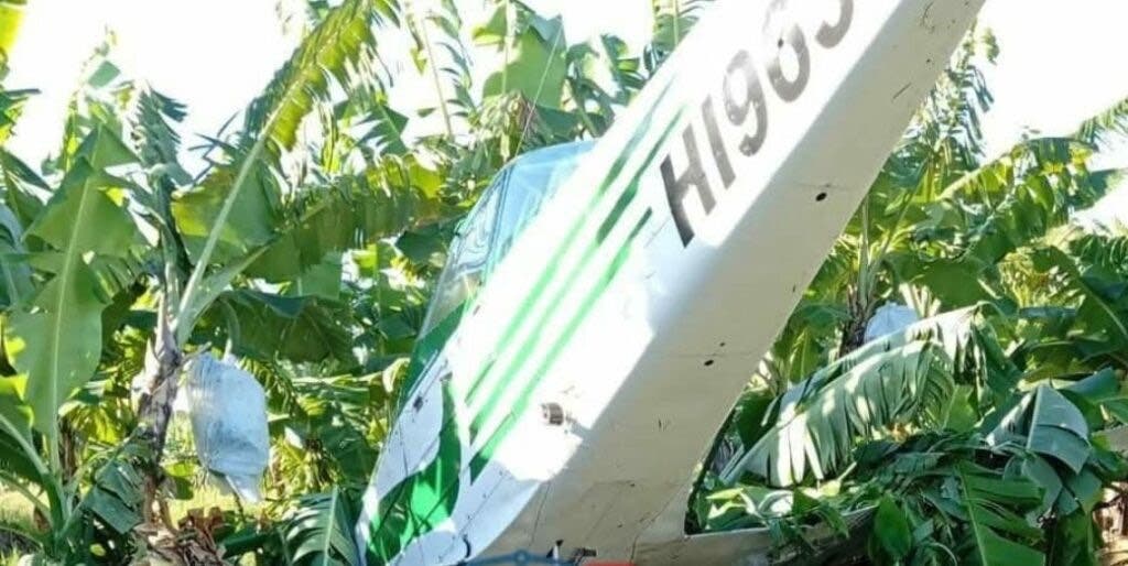 Piloto de avioneta de fumigación se estrella en Montecristi