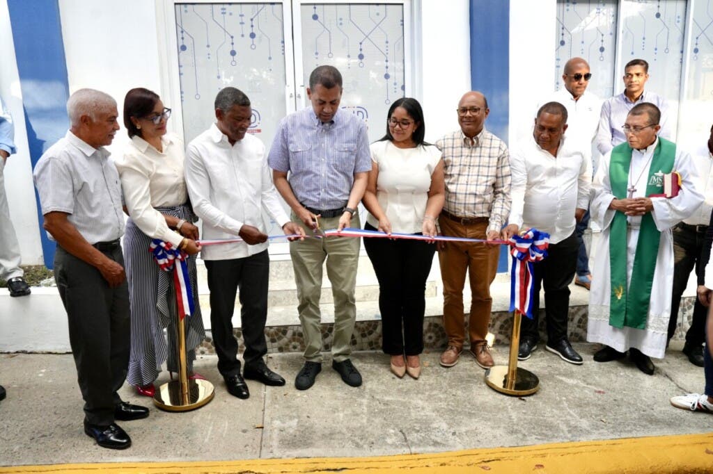Indotel impulsa el acceso digital en Hondo Valle con nueva sala