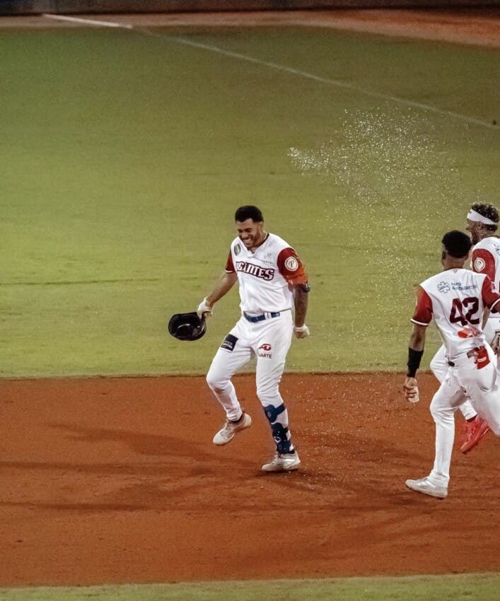 José Siri conecta «hit gigante» y deja el terreno a los Toros 2-1