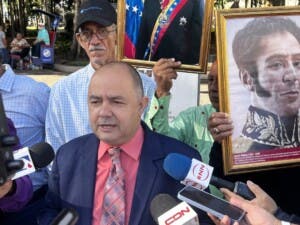 Vigilia en Santiago: Defienden el retorno de Maduro al poder