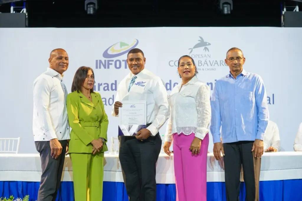 INFOTEP y hotel Lopesan gradúan 82 técnicos en gastronomía y servicios de bar en Bávaro