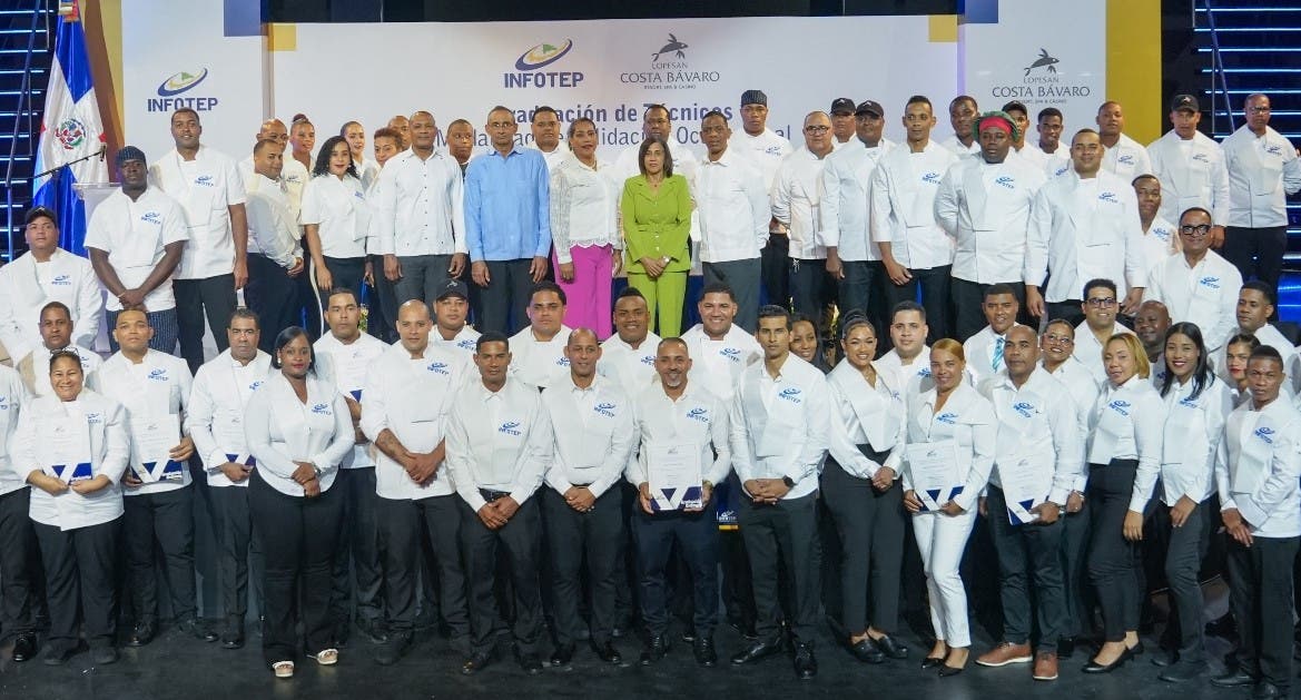 INFOTEP y hotel Lopesan gradúan 82 técnicos en gastronomía y servicios de bar en Bávaro