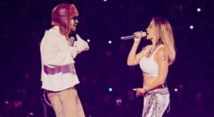 Bad Bunny cierra su paso por Medellín con Karol G